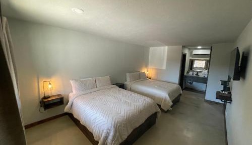 Standard Queen Room