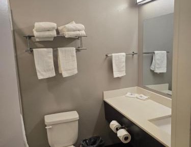 King Room with Roll-in Shower - Disability Access - Non-Smoking