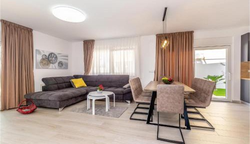 Three-Bedroom Vacation Home 