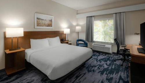 King Room with Roll-in Shower - Mobility and Hearing Accessible