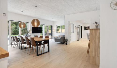 Six-Bedroom Holiday Home