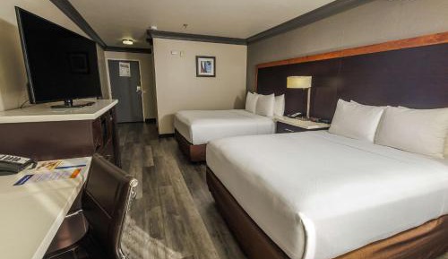 Queen Room with Two Queen Beds - Non-Smoking