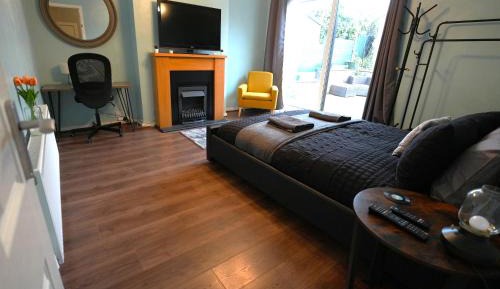 Double Room with Shared Bathroom