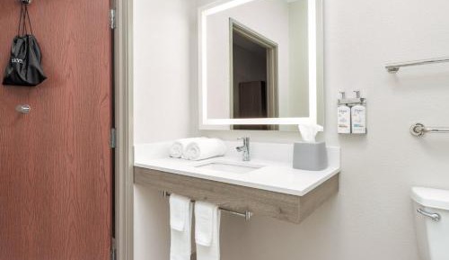 Standard Queen Room with Two Queen Beds and Mobility Accessible Roll-In Shower