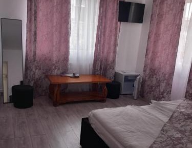Deluxe Room (2 Adults + 1 Child)
