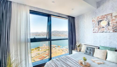 One-Bedroom Apartment with Sea View