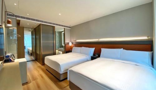 Deluxe Family Room - Deluxe Floor