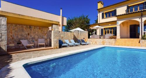 Villa with Garden View