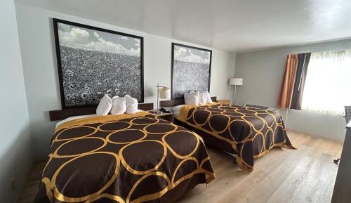 Queen Room with Two Queen Beds - Non-Smoking