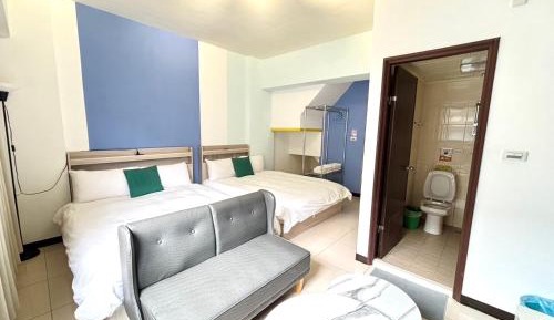 Quadruple Room with Private Bathroom