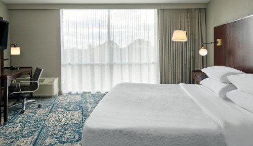 Guest room, 1 King, City view, High floor