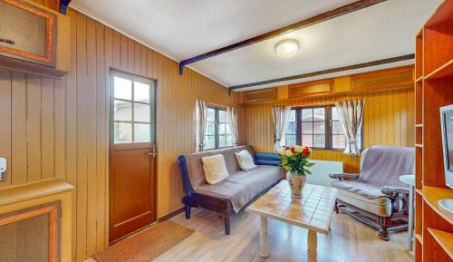 One-Bedroom Holiday Home
