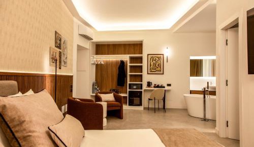 Deluxe King Room