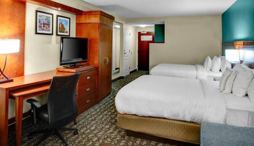 Queen Room with Sofa Bed - City View