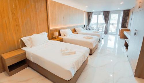 Suite with Mountain View