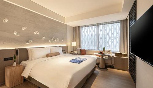 Queen Room with Balcony