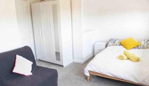 Three-Bedroom Holiday Home 