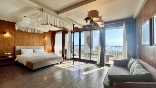 Deluxe Double Room with Balcony and Sea View