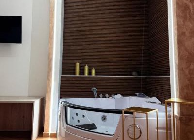 Deluxe Suite with Spa Bath