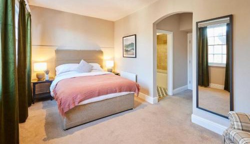 Deluxe King Suite