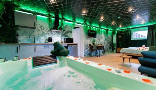 Suite with Hot Tub