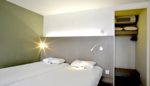 Standard - 2 Single Beds	