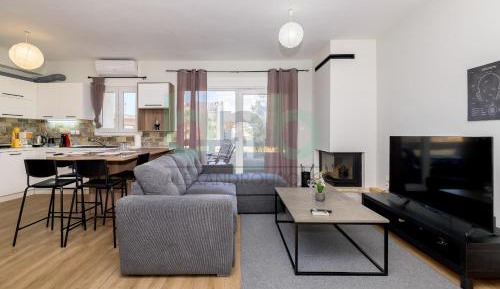 Three-Bedroom Deluxe Apartment