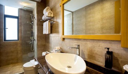 Suite with Lake View