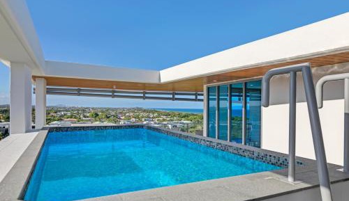 Three Bedroom Penthouse Ocean View with Rooftop Private Pool
