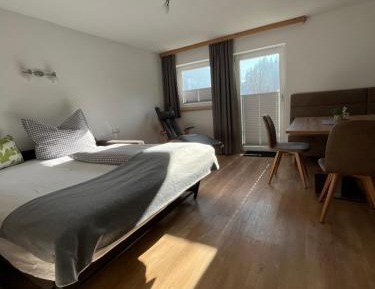 Apartment with Mountain View