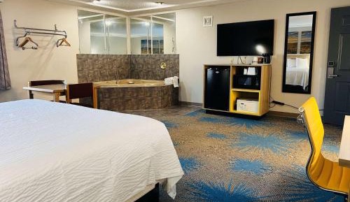 Deluxe King Suite