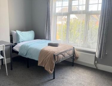 Standard Twin Room with Shared Bathroom