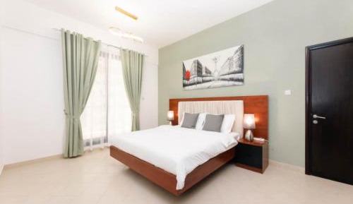 One-Bedroom Apartment with City View