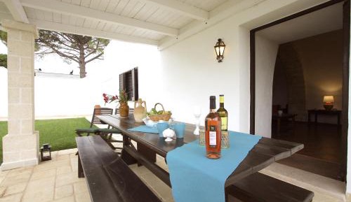 Deluxe Two-Bedroom Apartment with Garden View