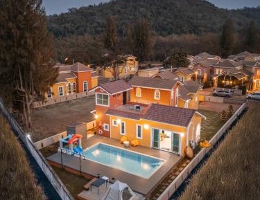 Family Room with Mountain View