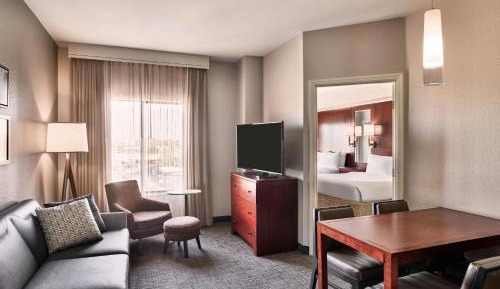 One-Bedroom Queen Suite