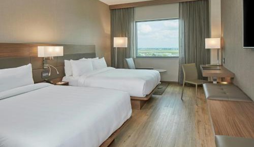 Guest room, 2 Queen, Airport view