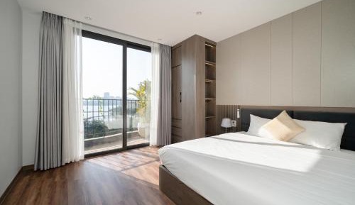 Two-Bedroom Apartment with Lake View