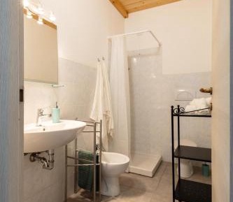 Classic One-Bedroom Apartment with King Bed