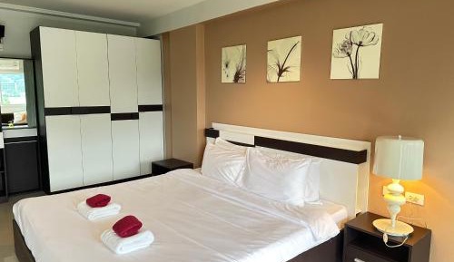 Apartment with Mountain View