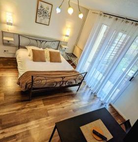 Double Bed Studio