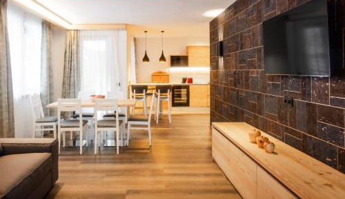 Two-Bedroom Deluxe Apartment with Balcony