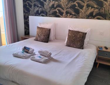 Double Room with Balcony - Sea and Street View
