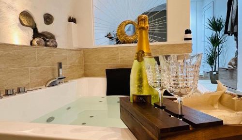 Suite with Hot Tub
