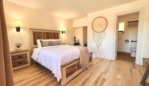 Deluxe Queen Room