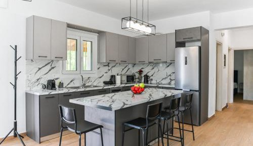Three-Bedroom Apartment with Mountain View