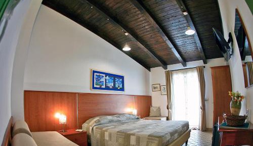 Deluxe Triple Room with Balcony and Sea View