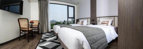 Twin Room with View