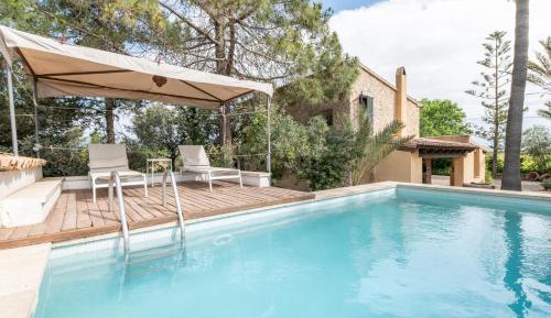Villa with Garden View