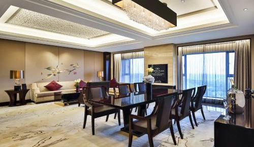 One-Bedroom Suite with Living and Dining Area